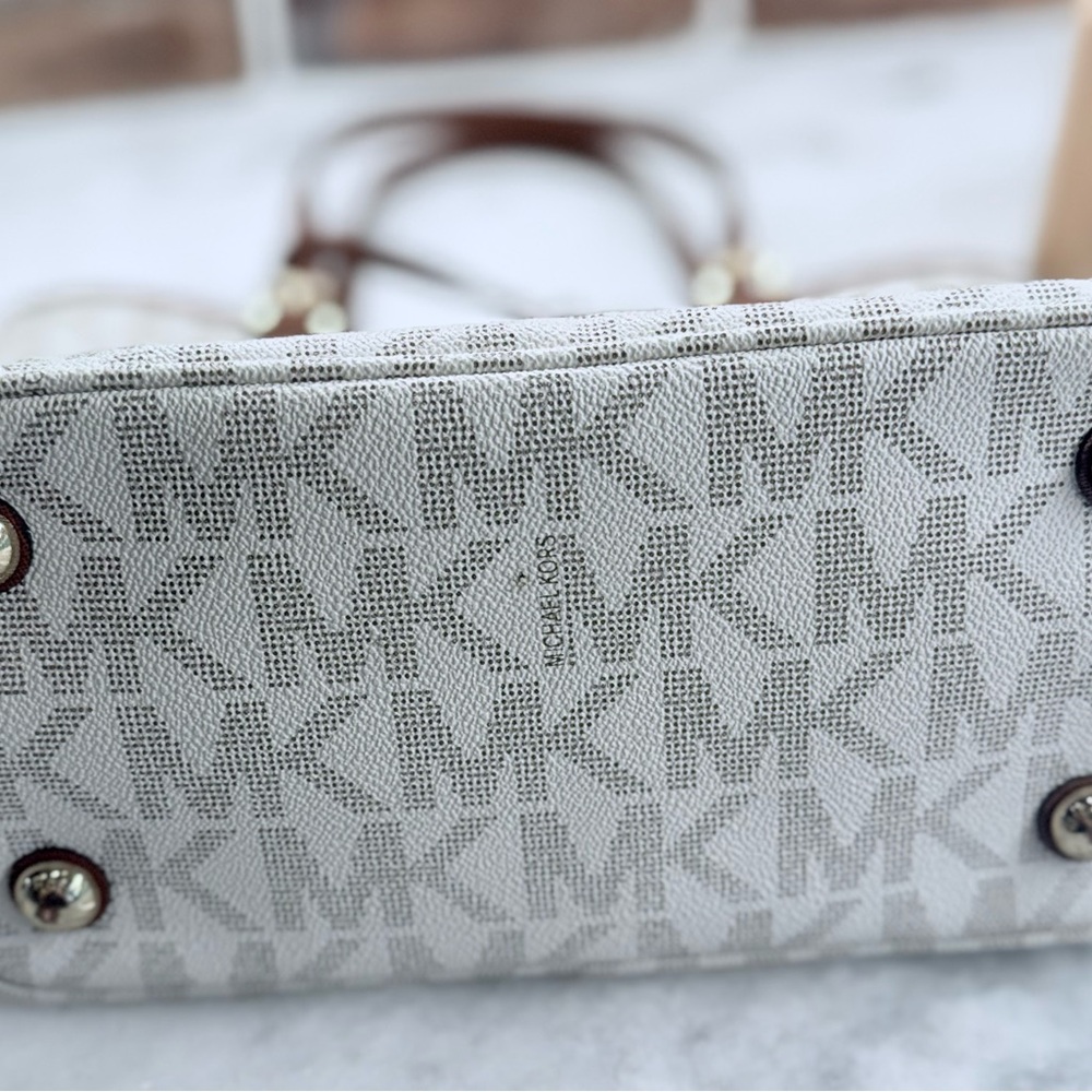 Stylish Cream and Brown Tote Bag - Picture 3 of 6